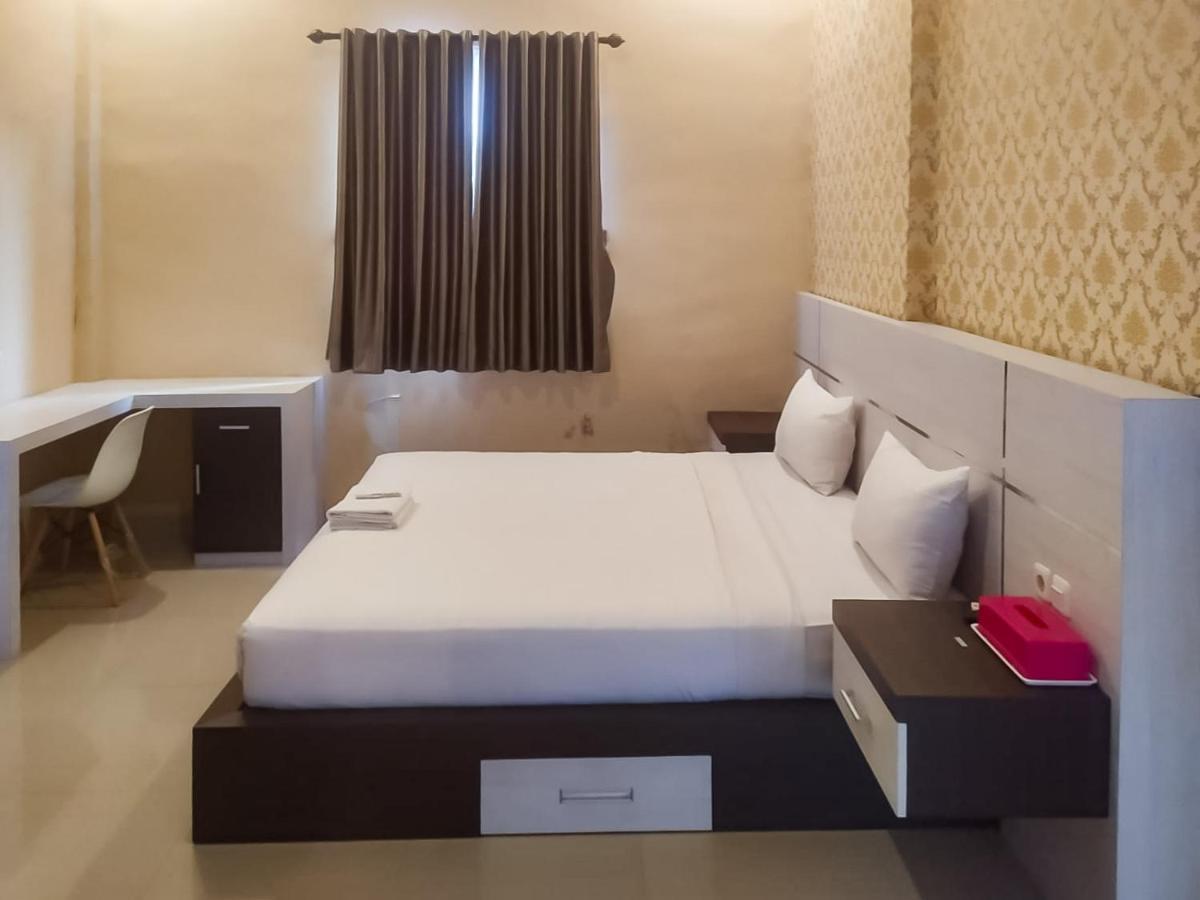 Hotel Reddoorz Syariah Near Sultan Syarif Kasim II Airport à Pekanbaru Extérieur photo
