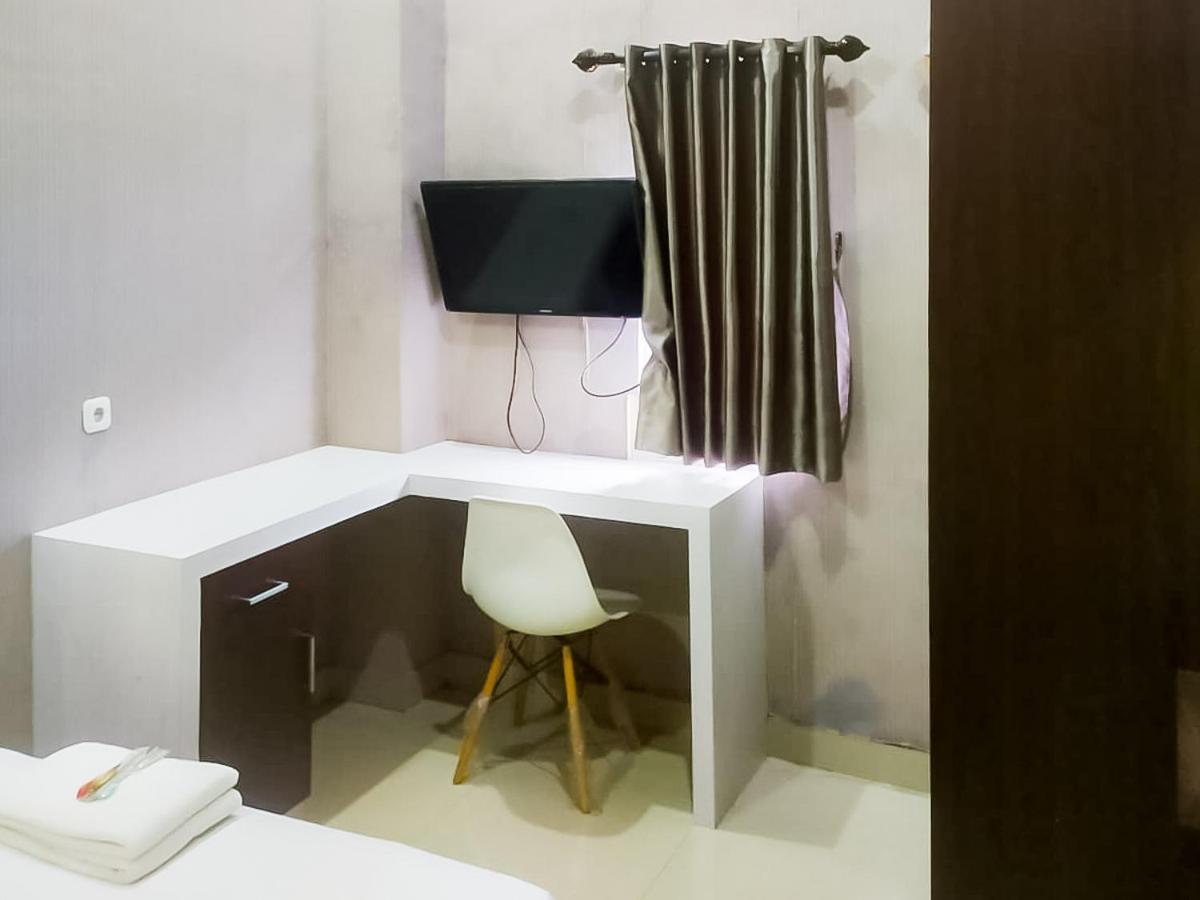 Hotel Reddoorz Syariah Near Sultan Syarif Kasim II Airport à Pekanbaru Extérieur photo