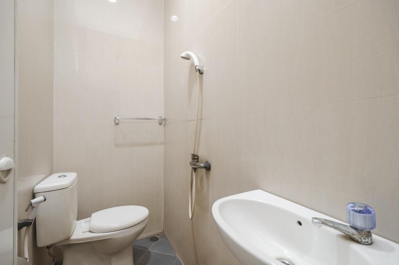 Hotel Reddoorz Syariah Near Sultan Syarif Kasim II Airport à Pekanbaru Extérieur photo